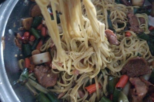 辣椒肉拌面的做法图解5