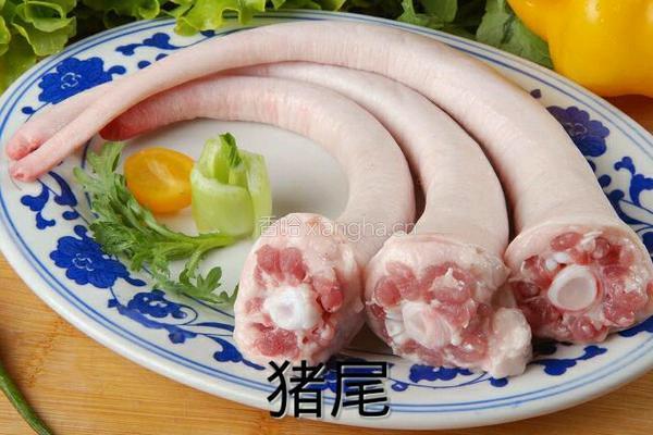 板栗烧猪尾的做法图解1