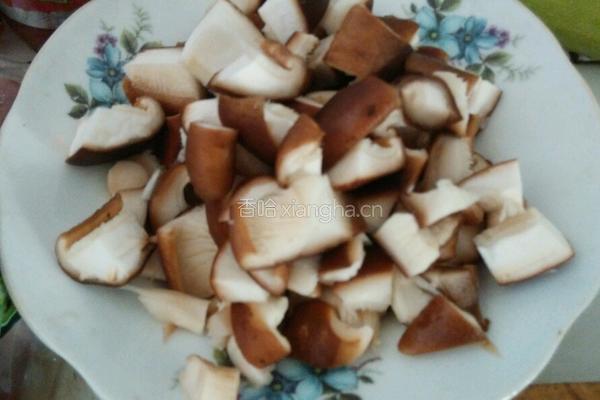 培根青椒香菇炒的做法图解2