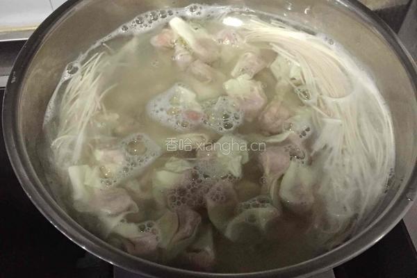 青菜香肠馄饨面的做法图解3