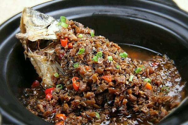 外婆菜煮鲫鱼的做法图解5