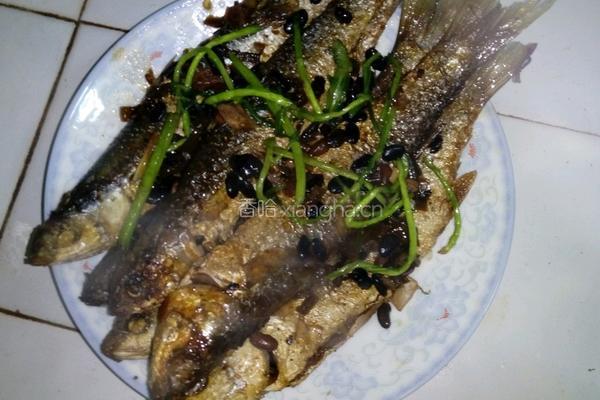 黄豆瓣焖鱼的做法图解5