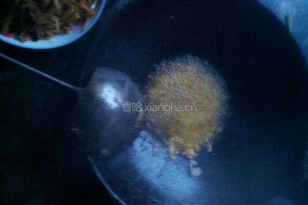白菜炒木耳的做法图解1