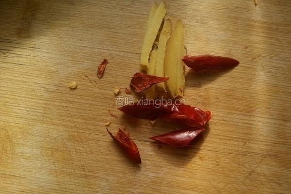蒜苔炒腊肠的做法图解2
