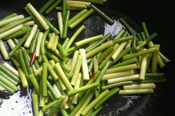 蒜苔炒腊肠的做法图解4