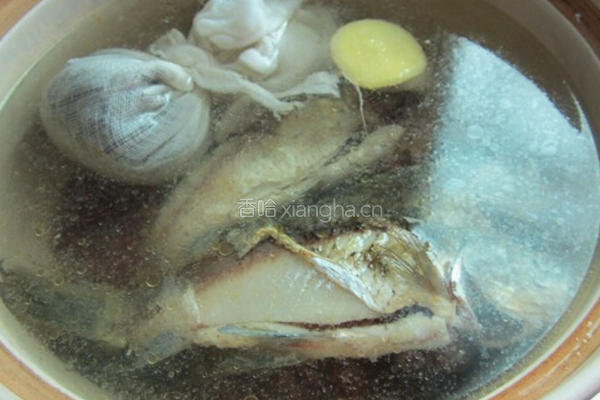 绵茵陈鲫鱼汤的做法图解8