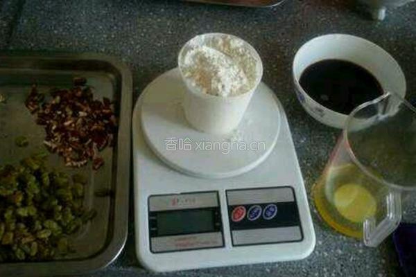 高筋果料花面包的做法图解1