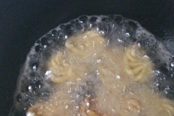 蛋黄菊花馓的做法图解15