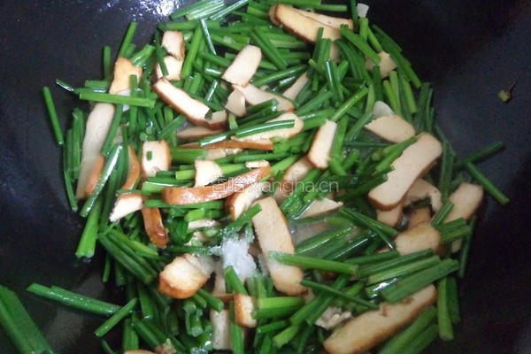 韭菜苔炒香干的做法图解6