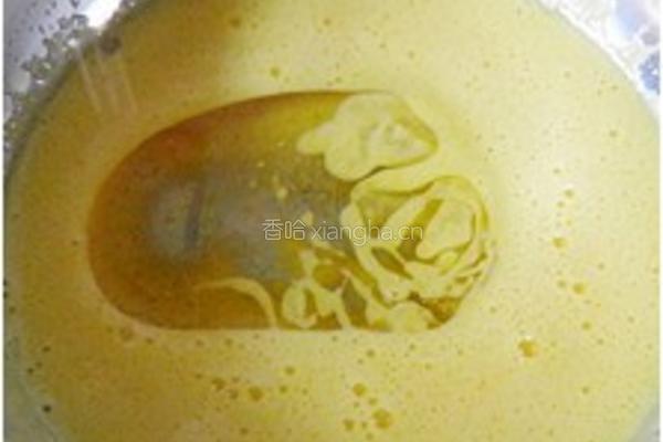 黄桃戚风卷的做法图解3
