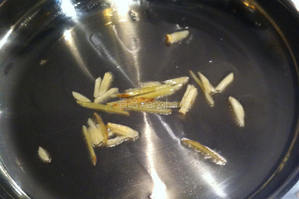 鲮鱼炒豆芽的做法图解6