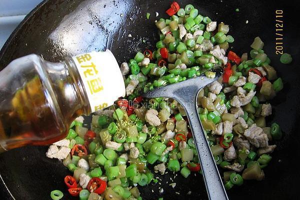 榨菜肉末四季豆的做法图解10