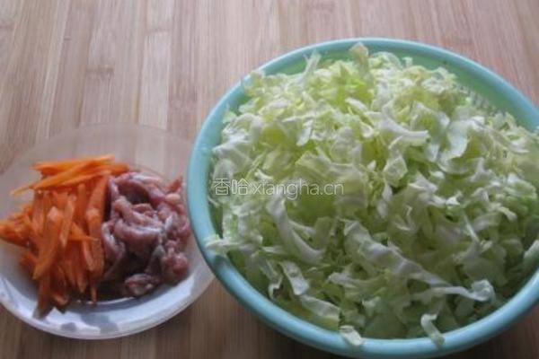 牛心菜炒年糕的做法图解2