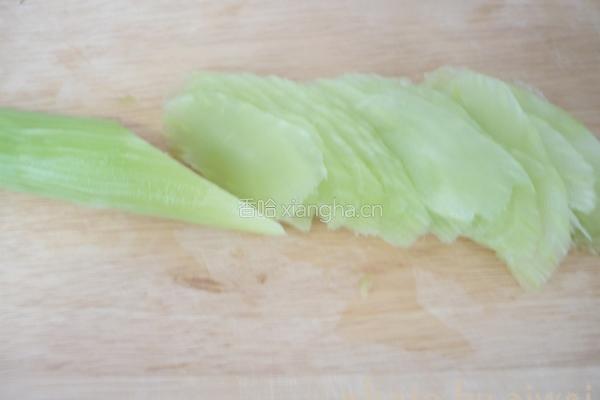 莴笋鲜榨菜的做法图解3