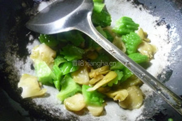 榨菜炒苦瓜的做法图解8