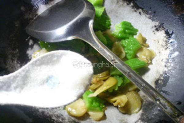 榨菜炒苦瓜的做法图解9