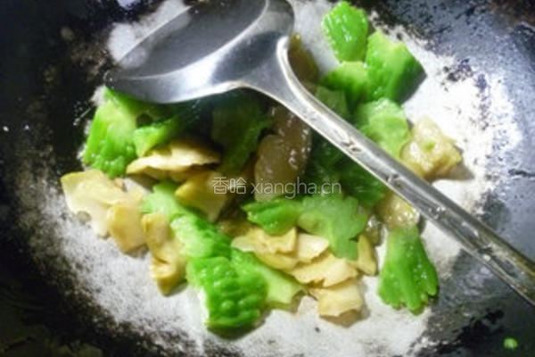 榨菜炒苦瓜的做法图解12