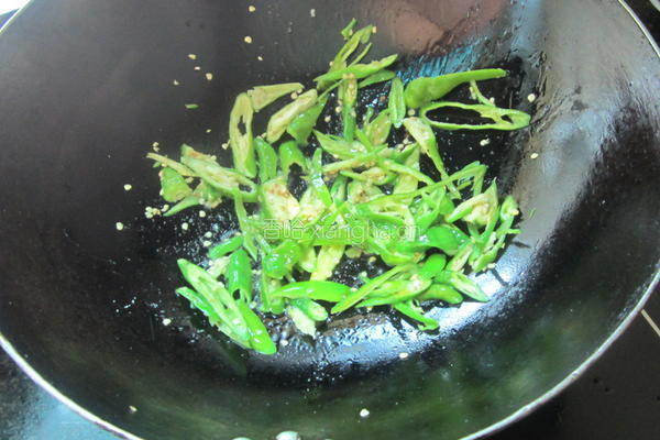 辣椒炒卤肉卤香干的做法图解4