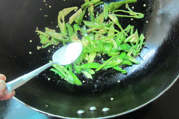 辣椒炒卤肉卤香干的做法图解5