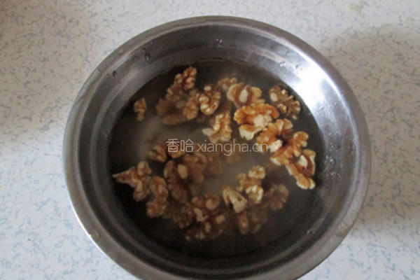 豆豉桃仁拌三丝的做法图解3
