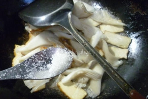 香干炒平菇的做法图解8