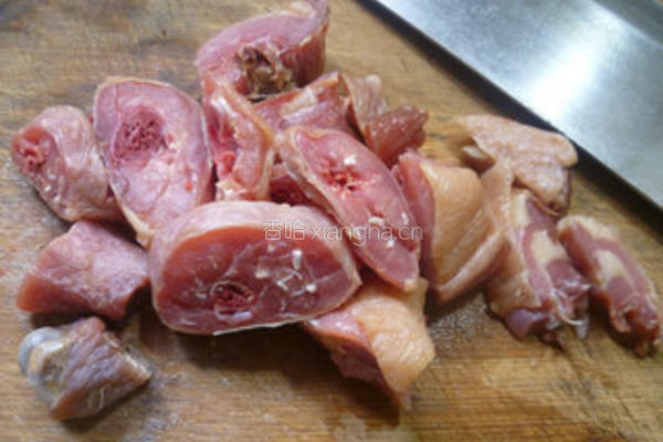 香干炒腊鸡腿的做法图解2