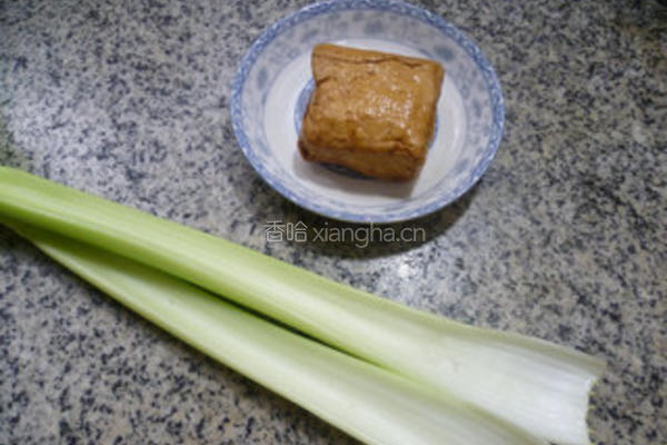 西芹炒香干的做法图解1