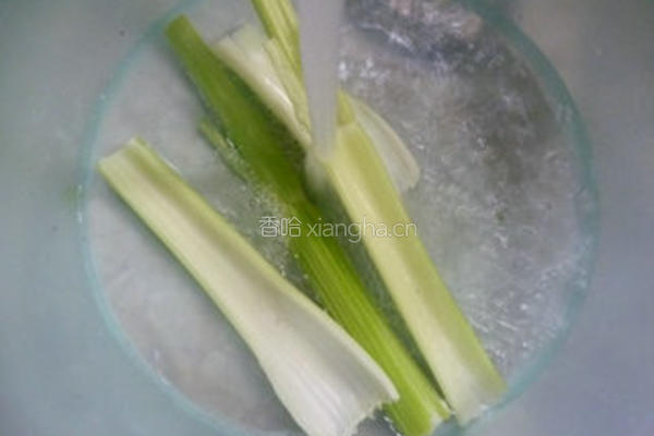 西芹炒香干的做法图解2