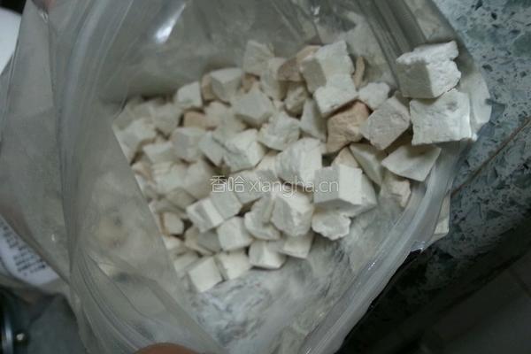 祛湿鲮鱼汤的做法图解2