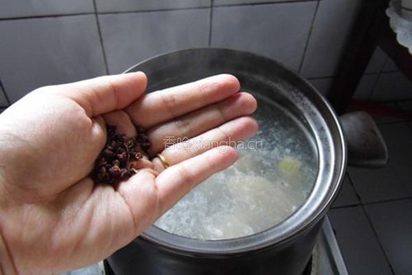 金针炖猪蹄的做法图解4