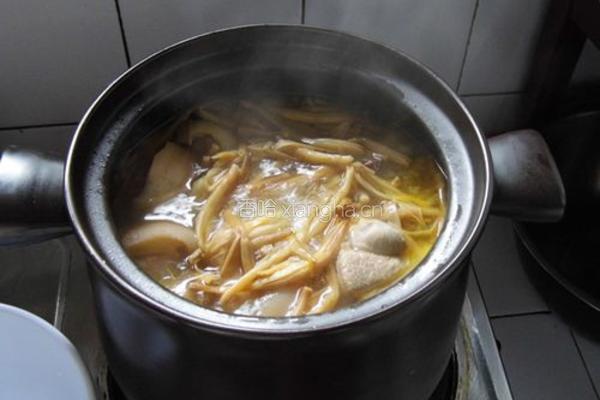 金针炖猪蹄的做法图解7