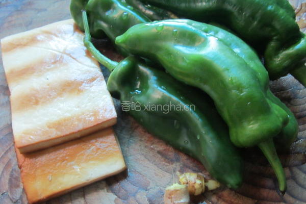 煎辣椒烧豆腐丝的做法图解1