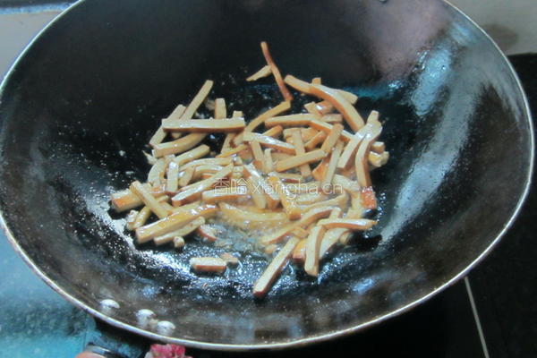 煎辣椒烧豆腐丝的做法图解4