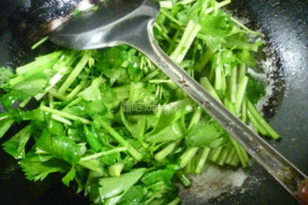 香干炒芹菜的做法图解5