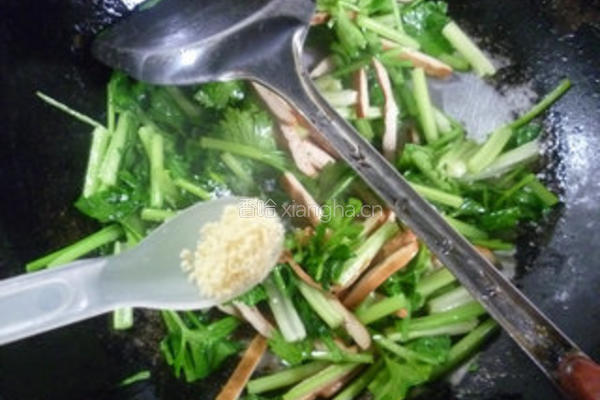 香干炒芹菜的做法图解8