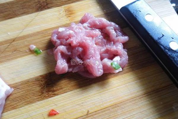 甜椒木耳肉丝的做法图解2