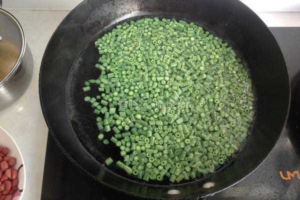 肉末豆角橄榄菜的做法图解3