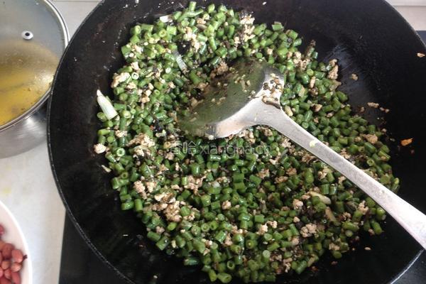 肉末豆角橄榄菜的做法图解4