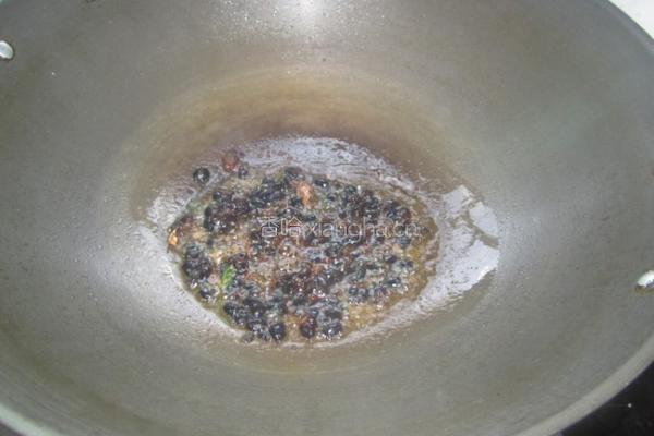 鲮鱼豆豉炒油麦菜的做法图解3