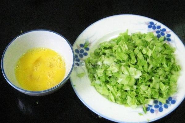 鸡蛋包菜麦片粥的做法图解2