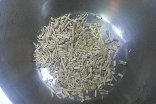 白茅根甘蔗水的做法图解1