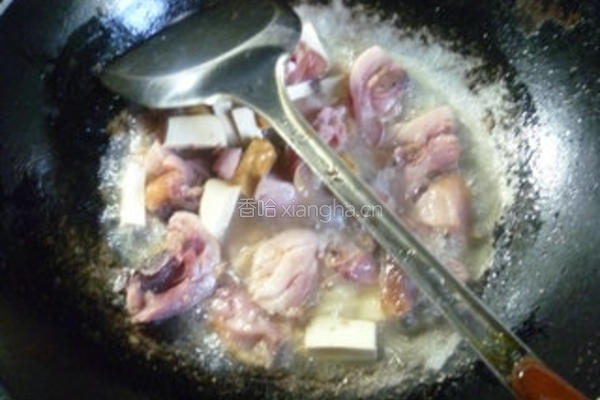 青椒香干炒腊鸡腿的做法图解8