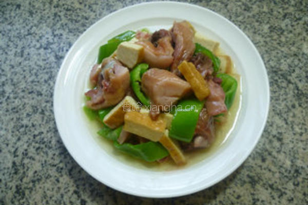 青椒香干炒腊鸡腿的做法图解12