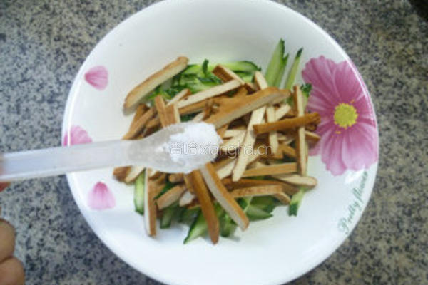 青瓜拌香干的做法图解6