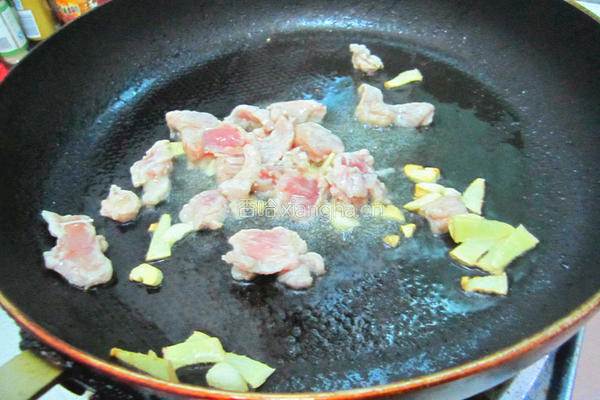 芹菜香干炒肉的做法图解4