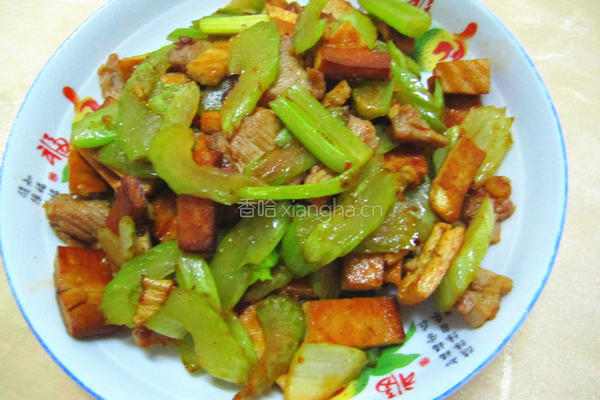 芹菜香干炒肉的做法图解8