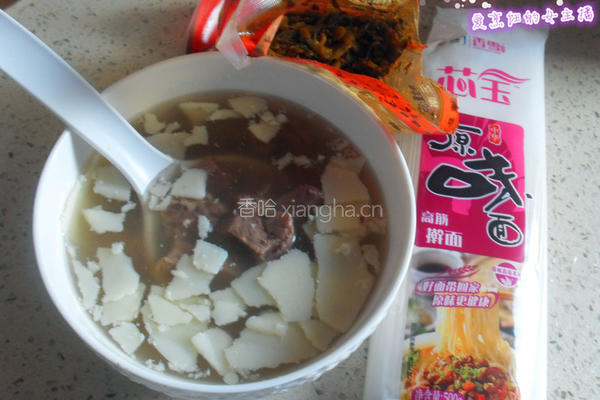 老坛酸菜牛肉面的做法图解1