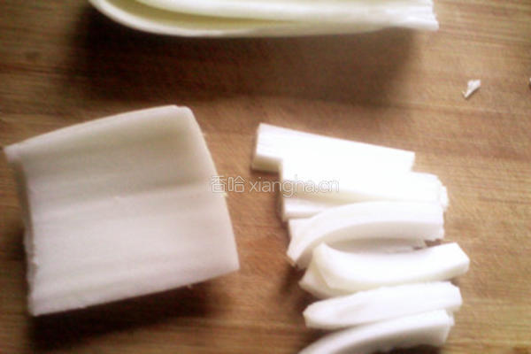 小炒香干白菜茎的做法图解2