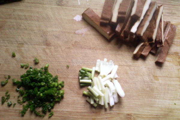 小炒香干白菜茎的做法图解4