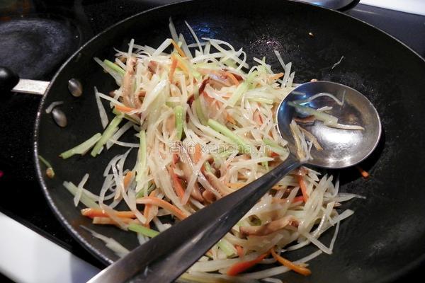 冬菇芹菜土豆丝的做法图解9